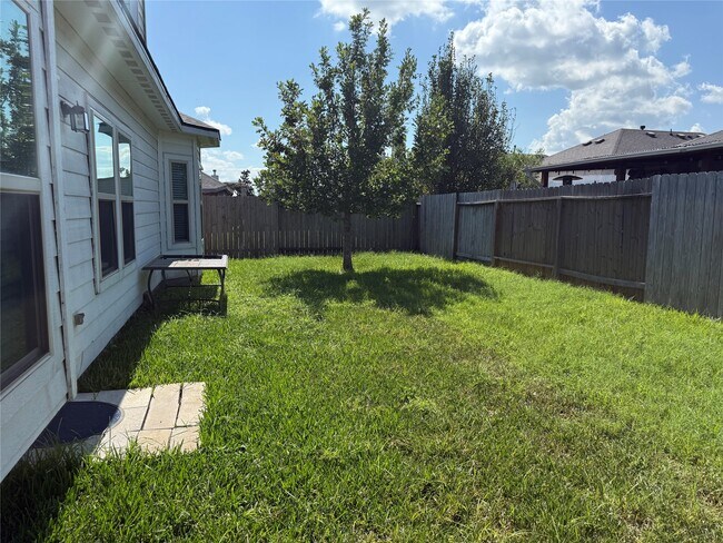 Building Photo - 306 Edgewater Park Dr