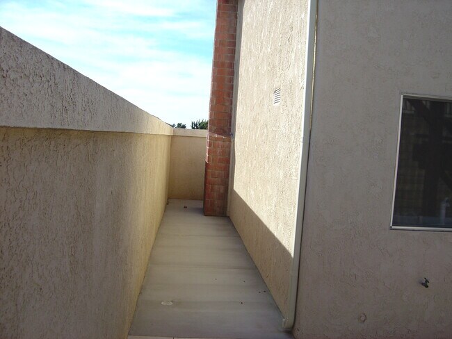 Building Photo - 407 Leavens Ct