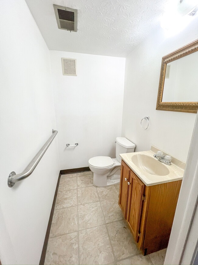 Building Photo - 136 Old Gate Rd