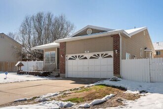 Building Photo - Beautiful Rambler Style Home in Clinton