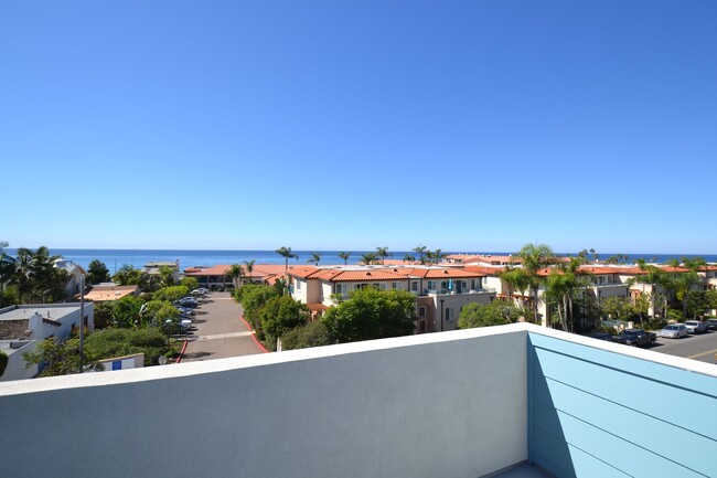 Building Photo - Modern 3BD/2.5BA in La Jolla! Private Doub...
