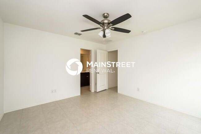Building Photo - 3 Bedroom Pet-Friendly Home in Fort Worth, TX with Main Street Renewal