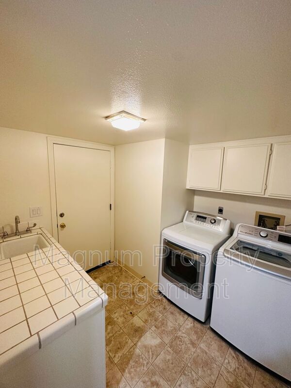 Building Photo - 43938 Northgate Ave