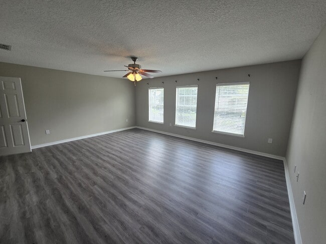 Building Photo - 405 Brooklet Cir