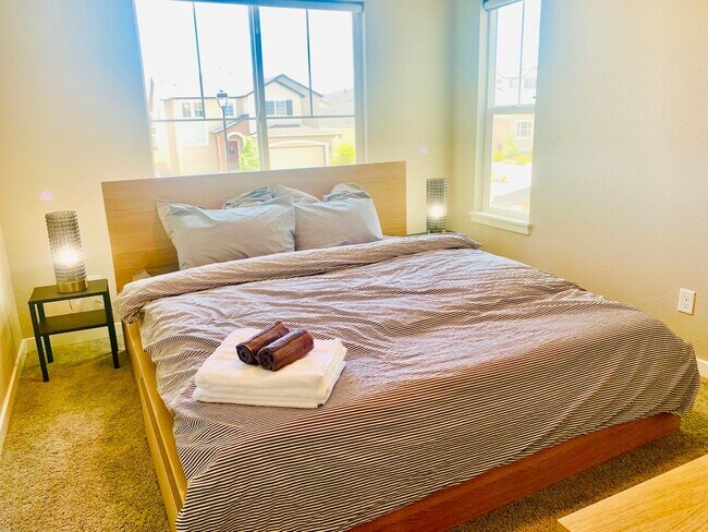 Building Photo - $2828 | 6BR/4BR | Fully Furnished Home in ...