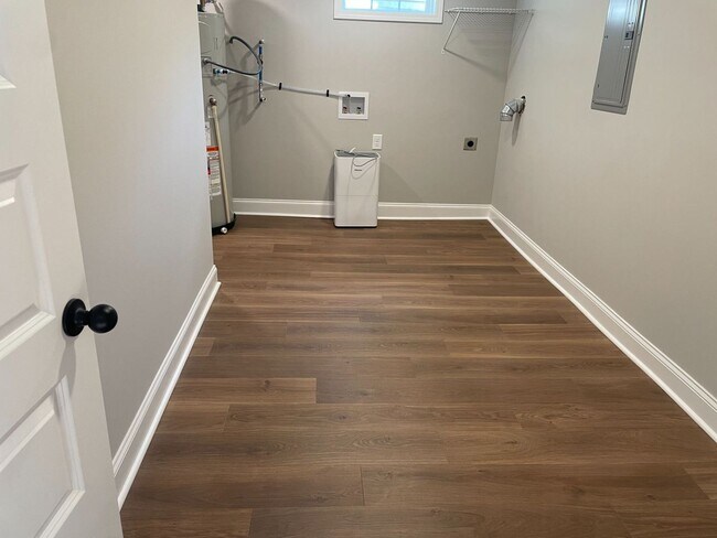 Building Photo - Beautiful Renovated 4 Bedroom Home For Rent With a Large Bonus Room!