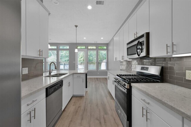 Building Photo - 91 Aventura Pl