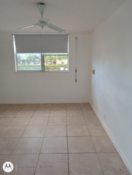 Building Photo - 2841 Somerset Dr