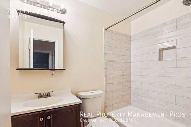 Building Photo - 2043 Pilgrim Dr