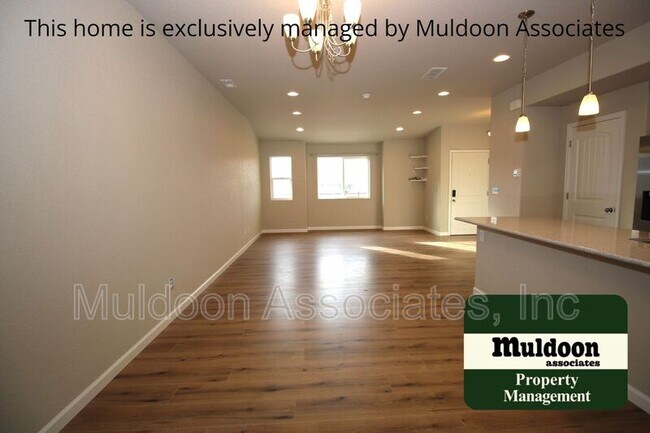 Building Photo - 954 Petra Heights