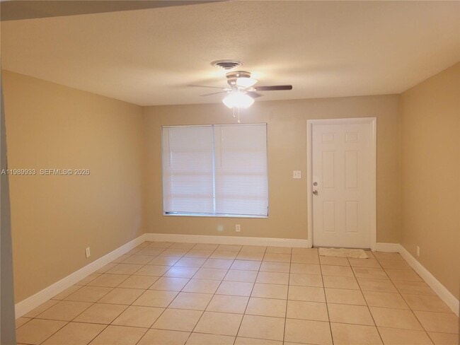 Building Photo - 2504 NW 9th Ln