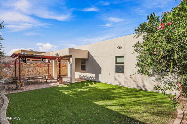 Building Photo - 3203 Red Orchard Dr