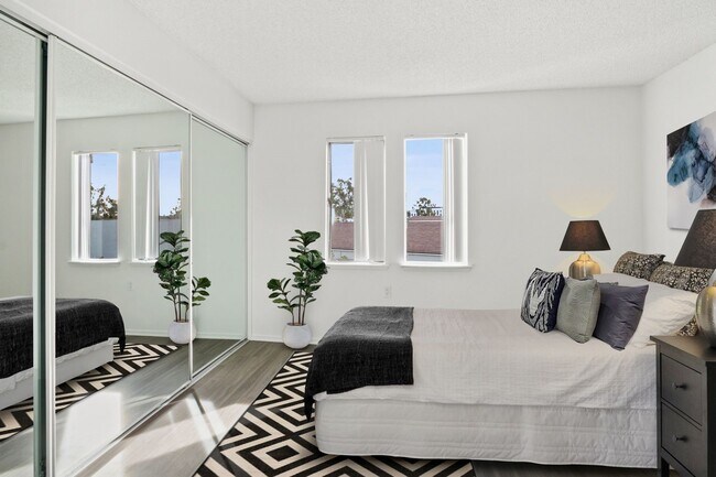 Building Photo - 21 California Ave