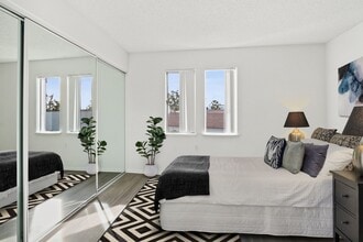 Building Photo - 21 California Ave