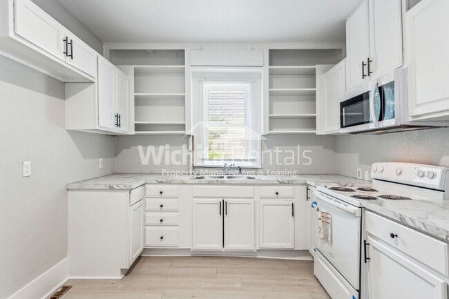 Building Photo - 1038 S Ellis St