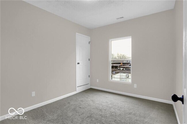Building Photo - 942 Jefferson Ave