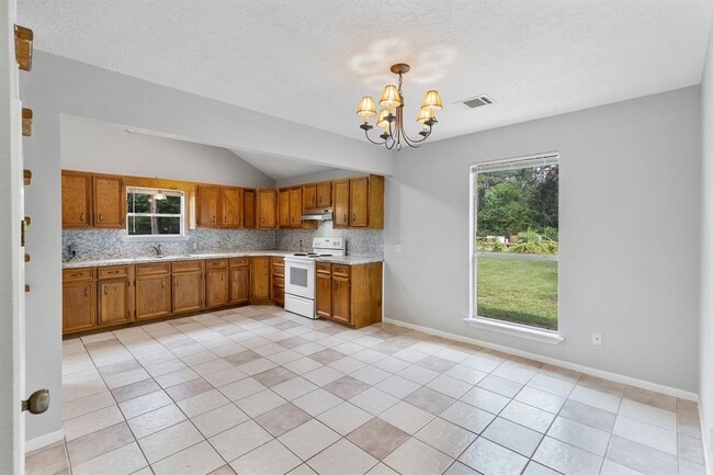 Building Photo - 14519 Oakleaf Dr