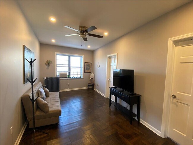 Building Photo - 2 Nicholas St