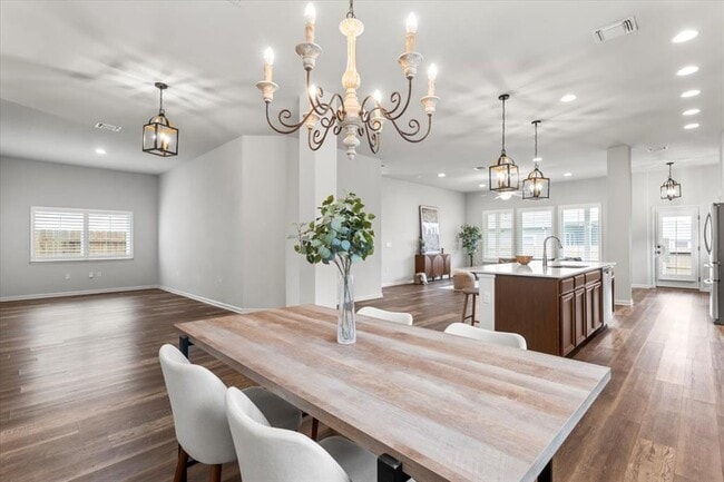 Building Photo - 7909 Catbird Ln