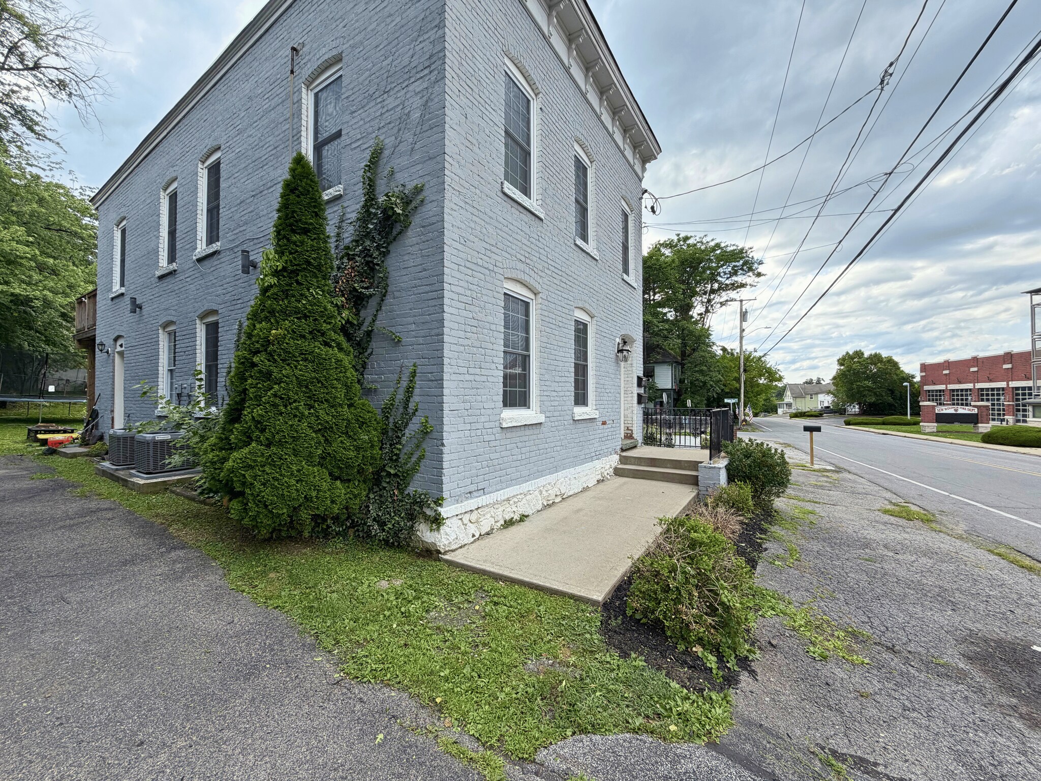 Building Photo - 274 Walsh Ave