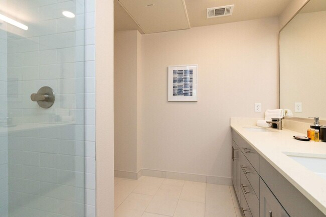 Building Photo - 515 Samuels Ave
