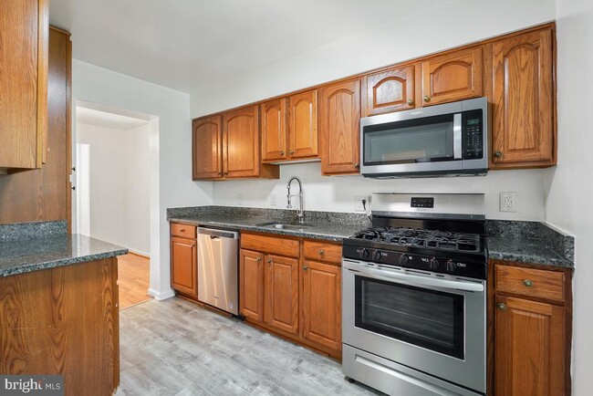 Building Photo - 838 College Pkwy