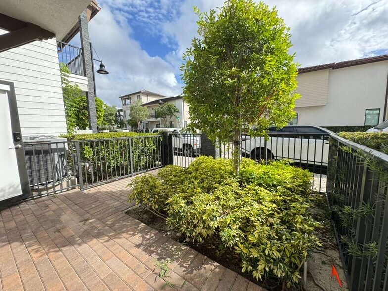 Building Photo - 8311 NW 49th St