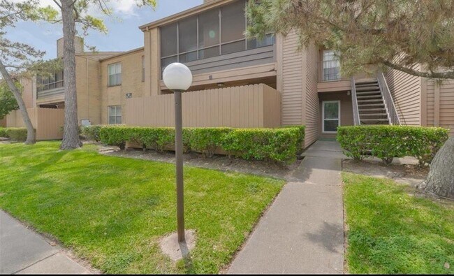 Building Photo - 10555 Turtlewood Ct