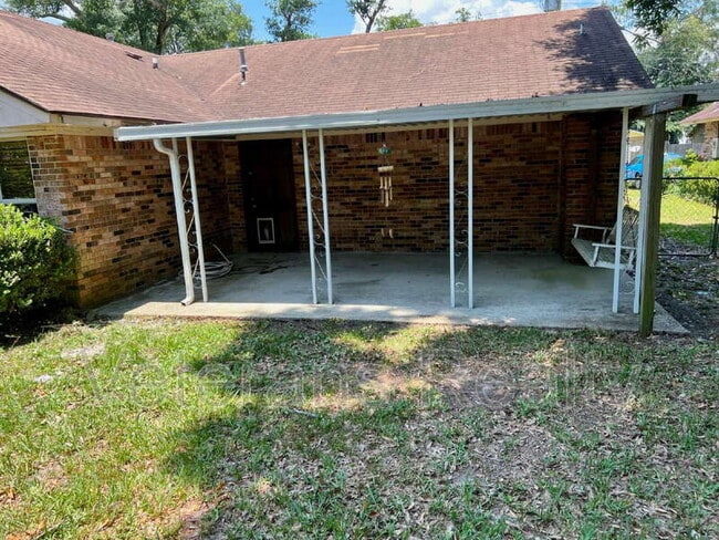 Building Photo - 2316 Demaret Dr