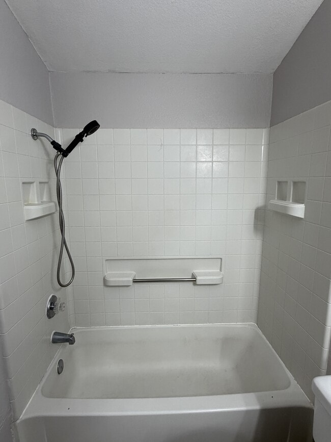 Building Photo - 29639 Greenhill Dr