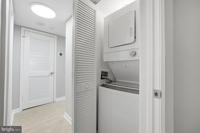 Building Photo - 1001 N Randolph St