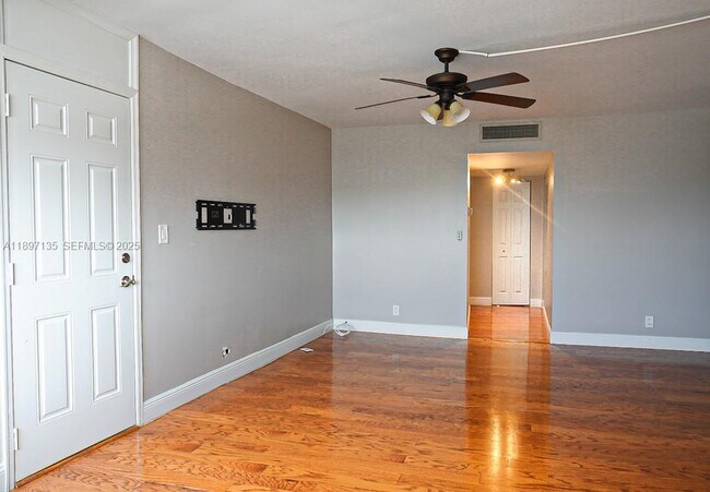 Building Photo - 100 Golden Isles Dr