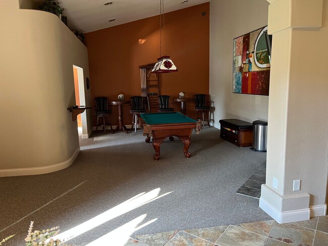 Building Photo - 2 Bedroom 2 Bathroom Condo in the Heart of Canyon Crest, Riverside!