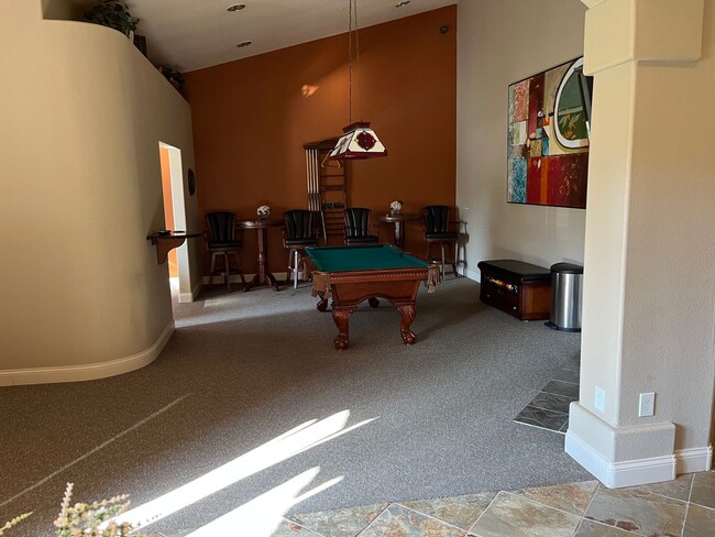 Building Photo - Charming 1-Bedroom 1 Bathroom Condo in the...