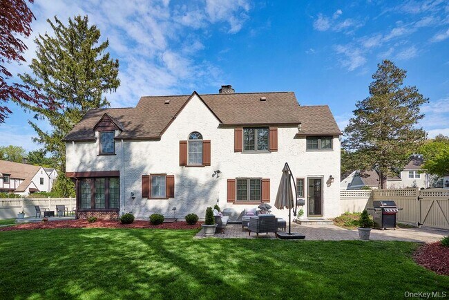 Building Photo - 4 Glenwolde Park