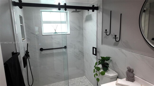 Building Photo - 5200 Washington St