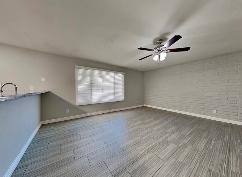 Building Photo - 1024 E Alameda Dr