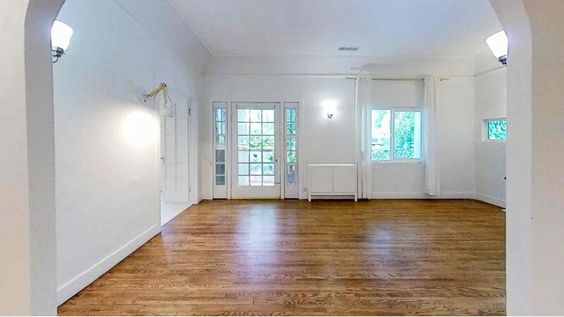 Primary Photo - 14132 Hamlin St
