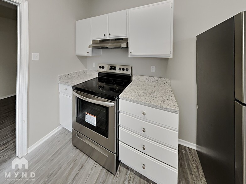 Building Photo - 5685 Burnette Cove