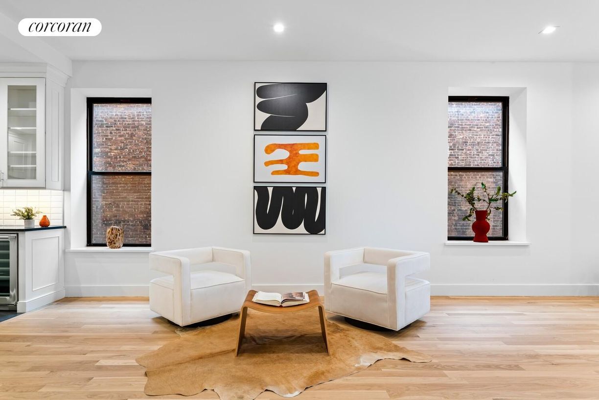 Building Photo - 228 W Broadway