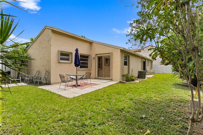 Building Photo - 13945 Langley Pl