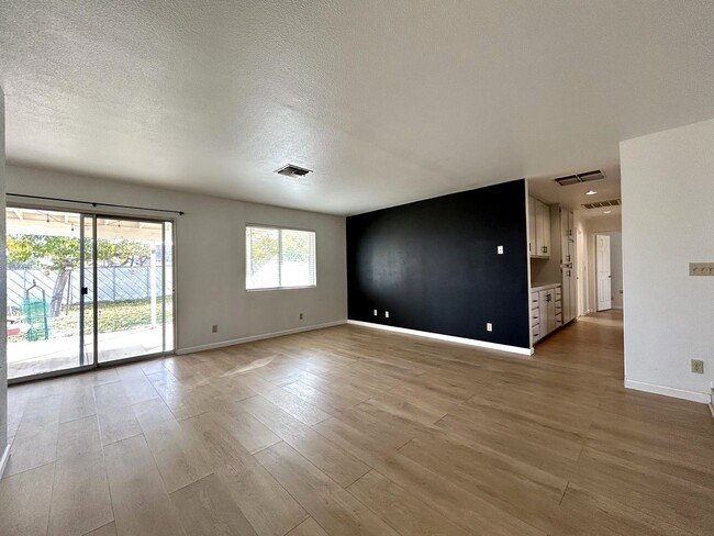 Building Photo - AVAILABLE NOW!! 3 Bedroom 2 Bathroom Home in Yucca Valley!! MOVE IN SPECIAL HALF OFF ONE MONTH'S ...