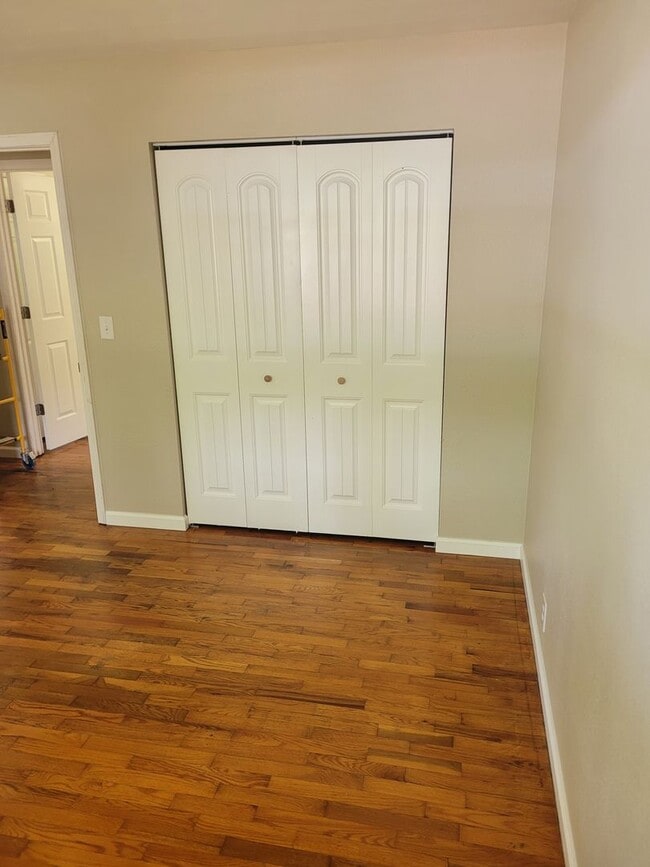 Building Photo - SPECIAL OFFER HALF OFF FIRST MONTHS RENT!!...