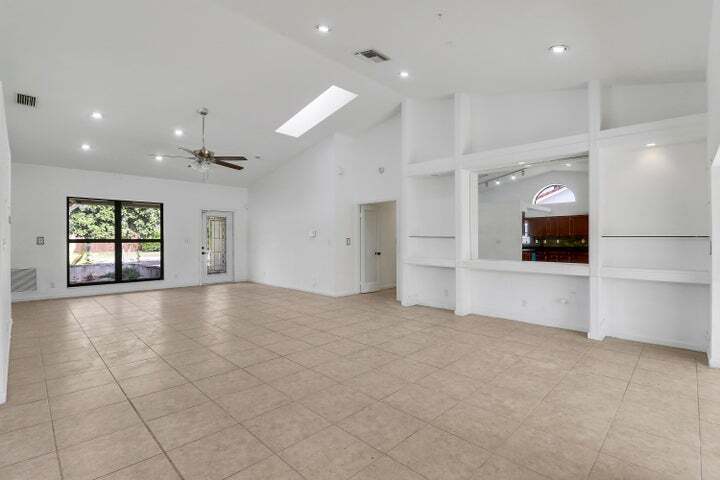 Building Photo - 14616 Autumn Ave