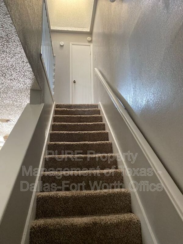 Building Photo - 936 Southmoor Dr