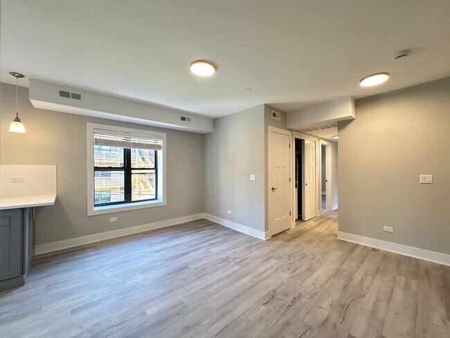 Building Photo - 1142 Oak Ave