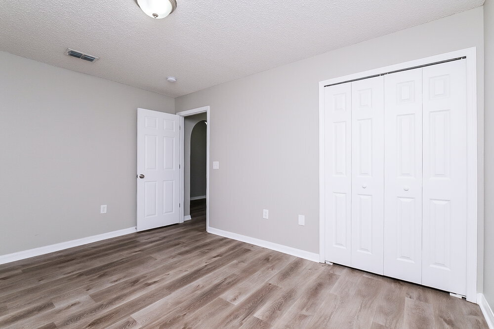 Building Photo - 12937 Lake Vista Dr