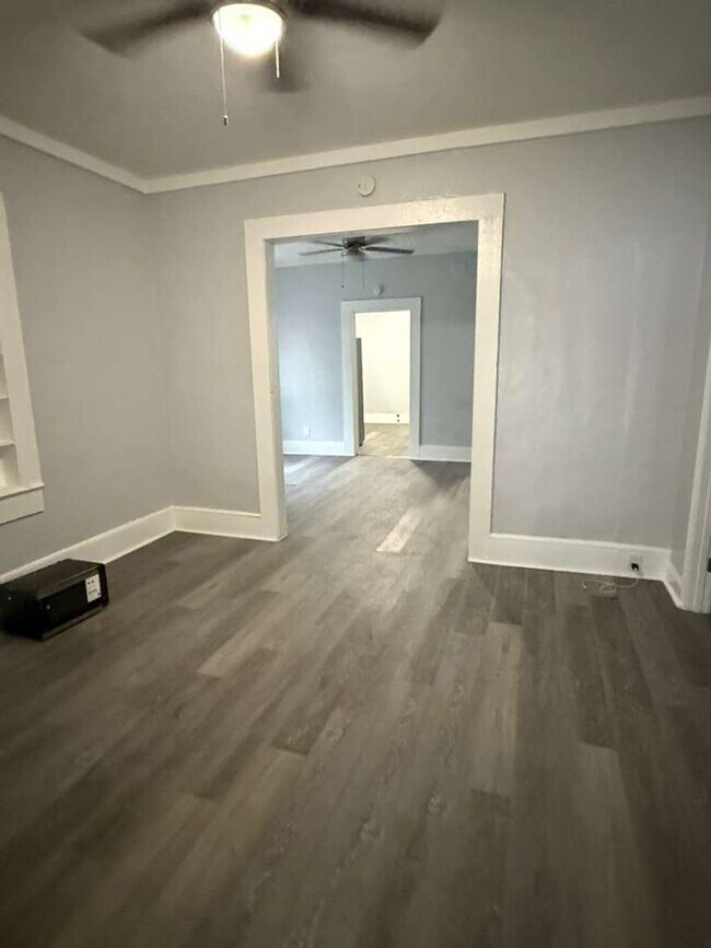 Building Photo - Fully Renovated 2/1-Single Family,  Available for Immediate Rent!