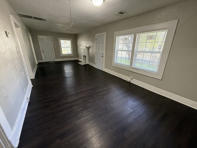 Building Photo - 728 N Holmes St