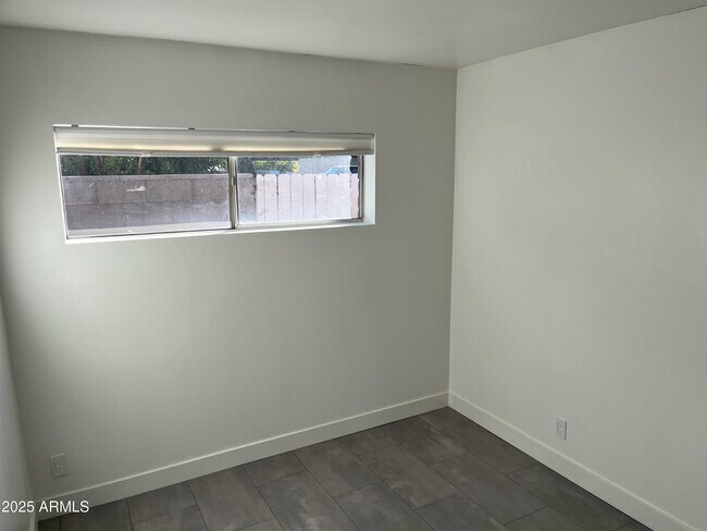 Building Photo - 3713 E Glenrosa Ave